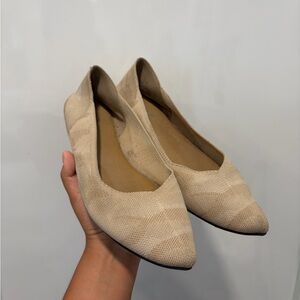 Women’s Pointed Toe Flats in Beige